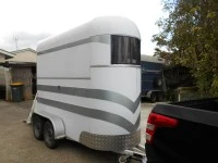 Single berth horse float with 1 7/8 tow hitch