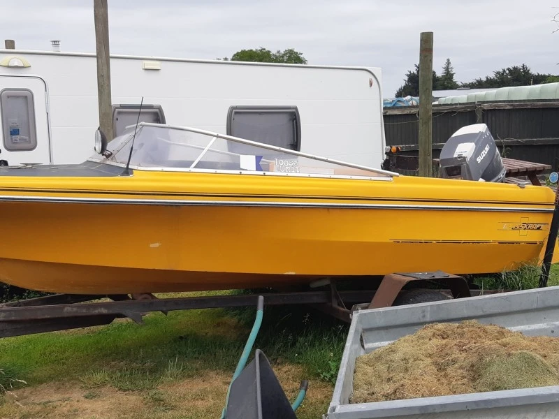 Boat with motor on trailer 5.7m lenght