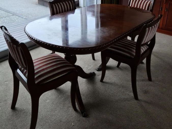 Period Style Dining Table & 6 Chairs