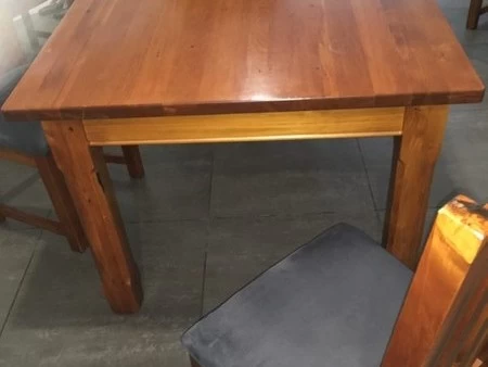 Woodpecker Rimu Table with 6 chairs