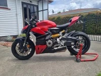 Motorcycle Ducati Street fighter v2