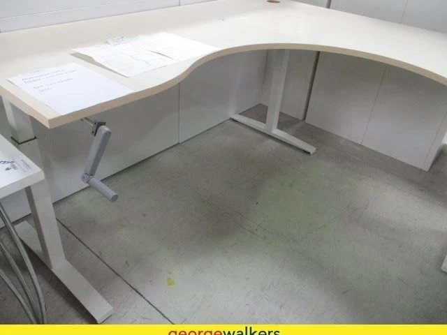Corner desk