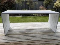 Aluminium outdoor table / bar leaner