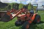 Small kubota b8200 tractor