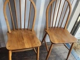 Beautiful mid century table and chairs 4 chairs only and table