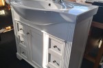 Vanity 900mm with basin & taps