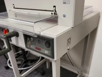 Guillotine for paper cutting