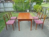 +-+- stunning wooden dining table & chairs -+-+