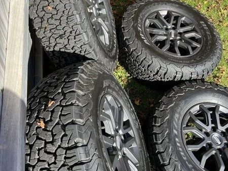Near new 2024 Ford Raptor or Everest wheels and tyres