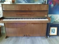 Upright piano