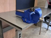 Work bench with vice