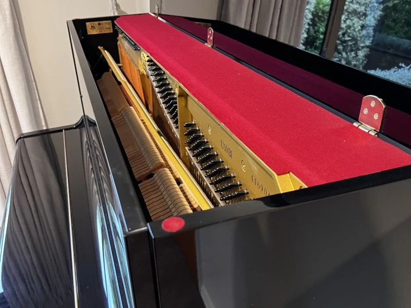 Yamaha 121cm upright piano