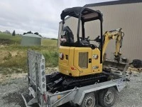 1.7T digger on trailer