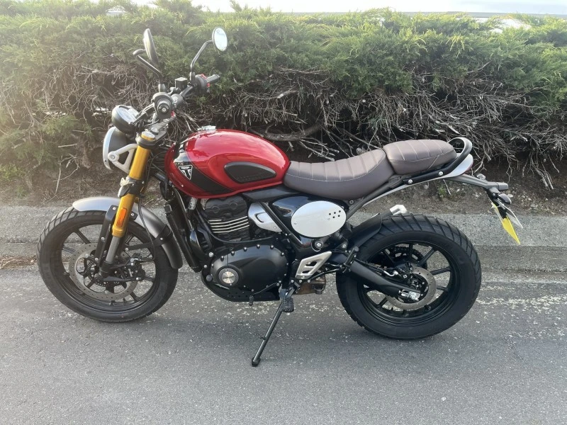 Motorcycle Triumph 400X Scrambler