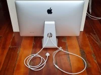 Apple 27" LED Cinema Display