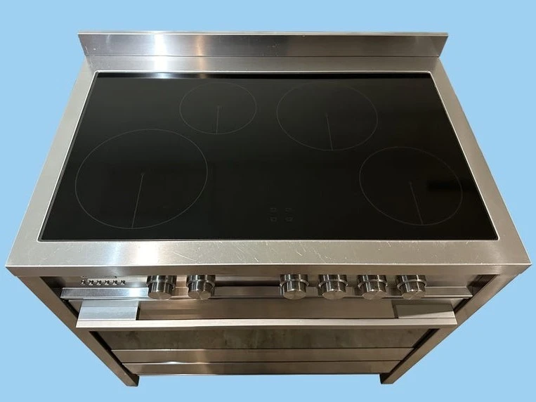 Fisher and Paykel S/S Pyrolytic Induction Oven FREE DELIVERY
