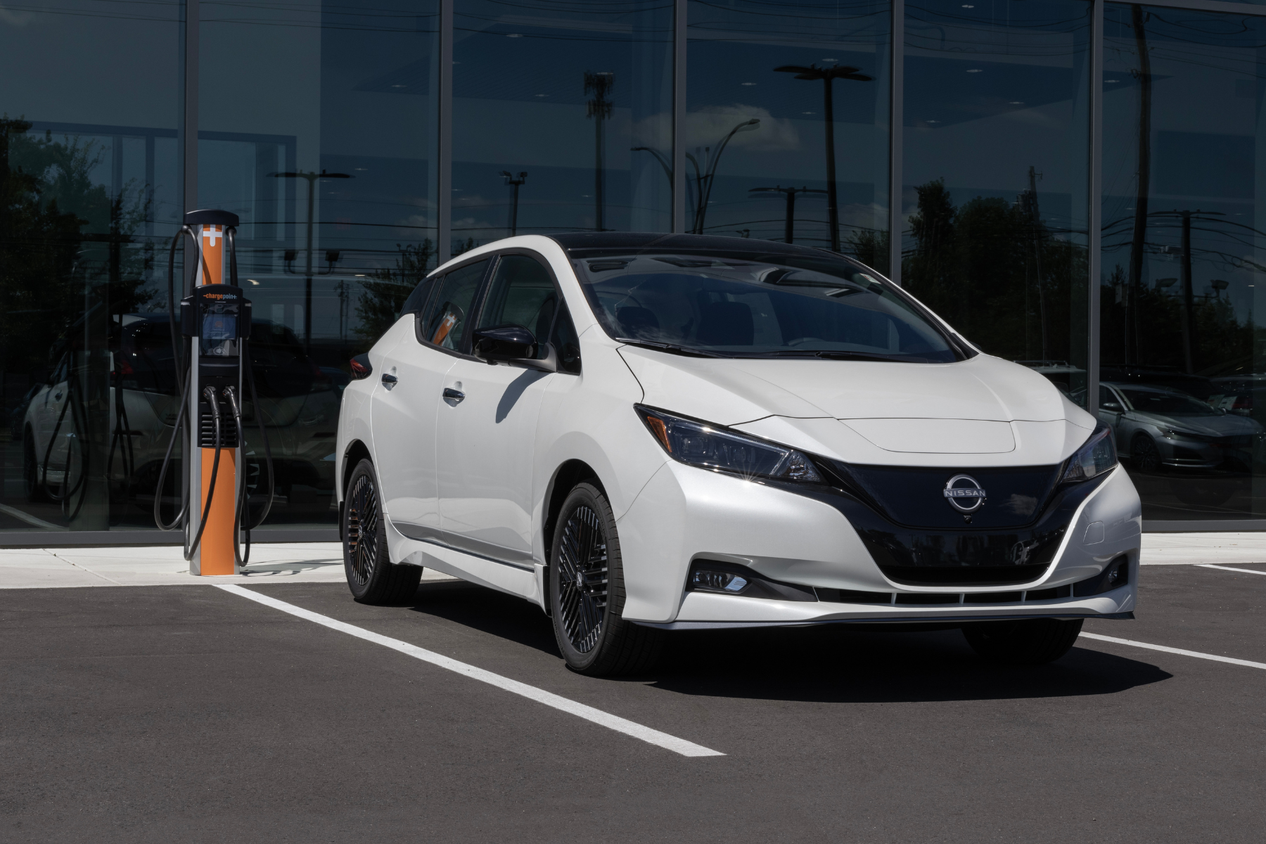 Nissan Leaf SV Electric Vehicle with ChargePoint Electric Charger