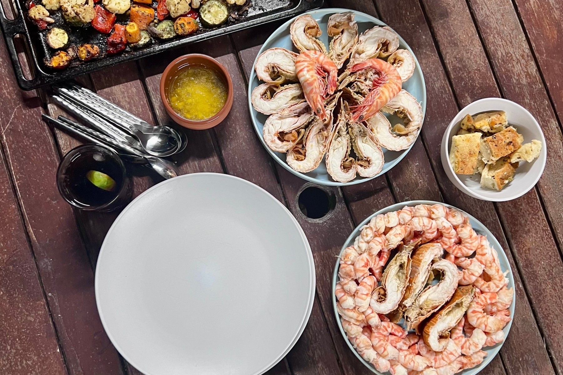 Kiwi-style Christmas table set with summer dishes in a new home