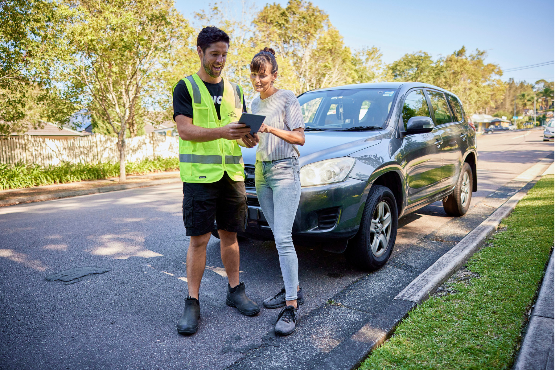 Car transport carrier confirming cost of car transport with client