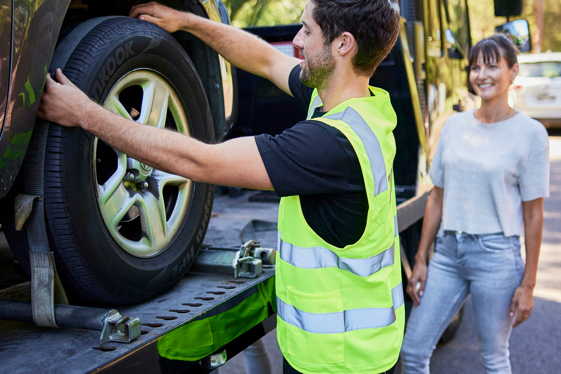 Professional classic car transport service fastening the wheel ties